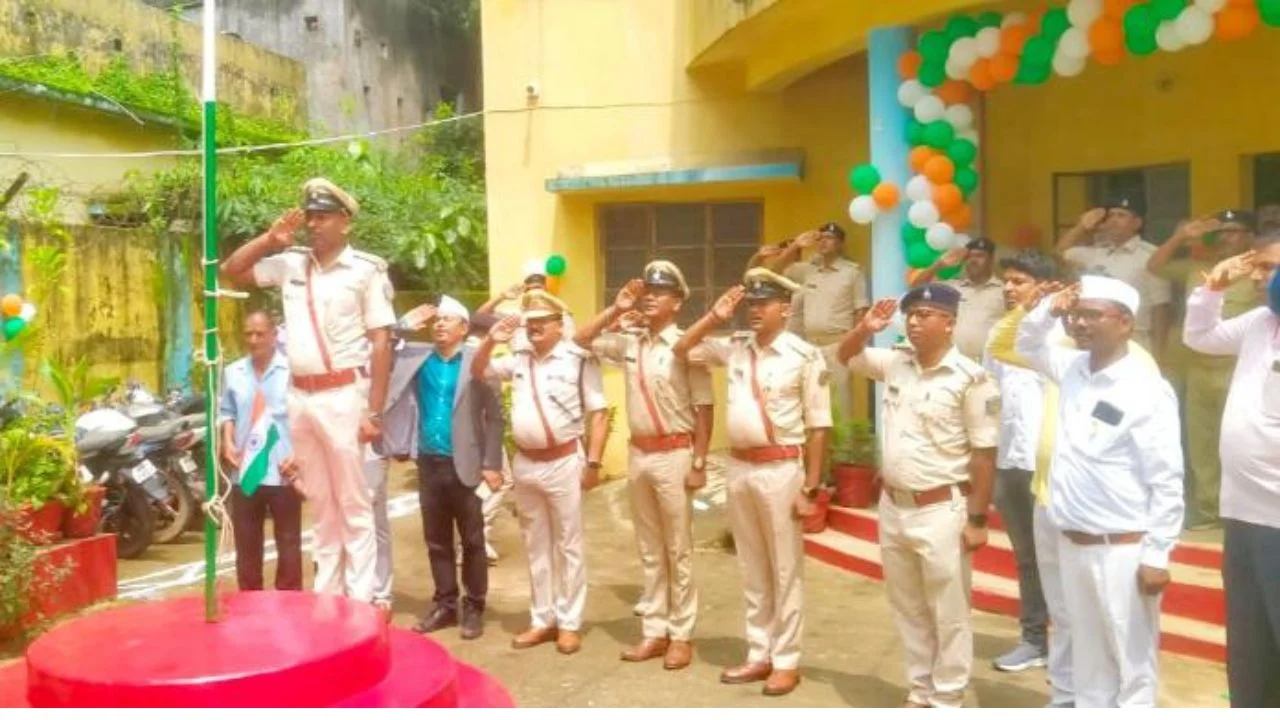 78th Independence Day celebrated with pomp in Patratu police station