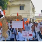 ABVP burnt the effigy of the Chief Minister in protest against the rape of minor tribal girls