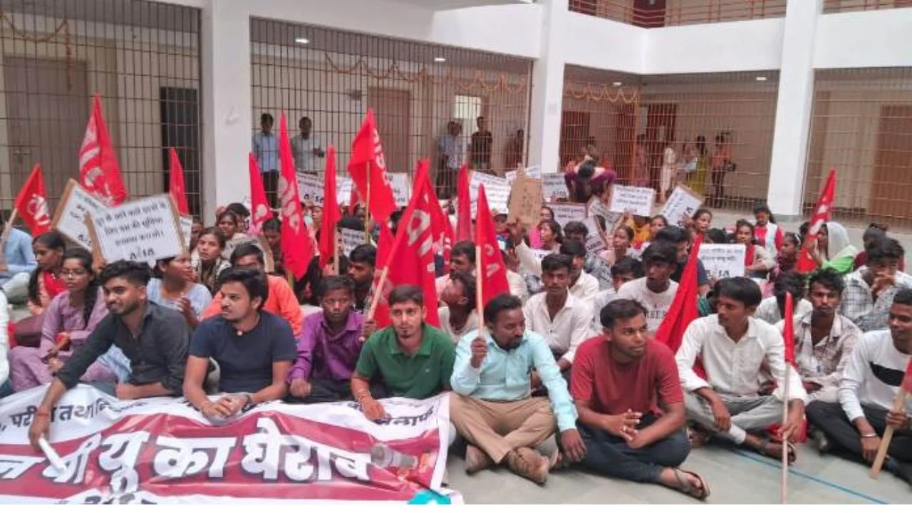 AISA siege of Nilambar-Pitamber University, protest against irregular session