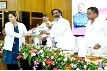 Chief Minister Hemant Soren handed over appointment letters to 365 community health officials.