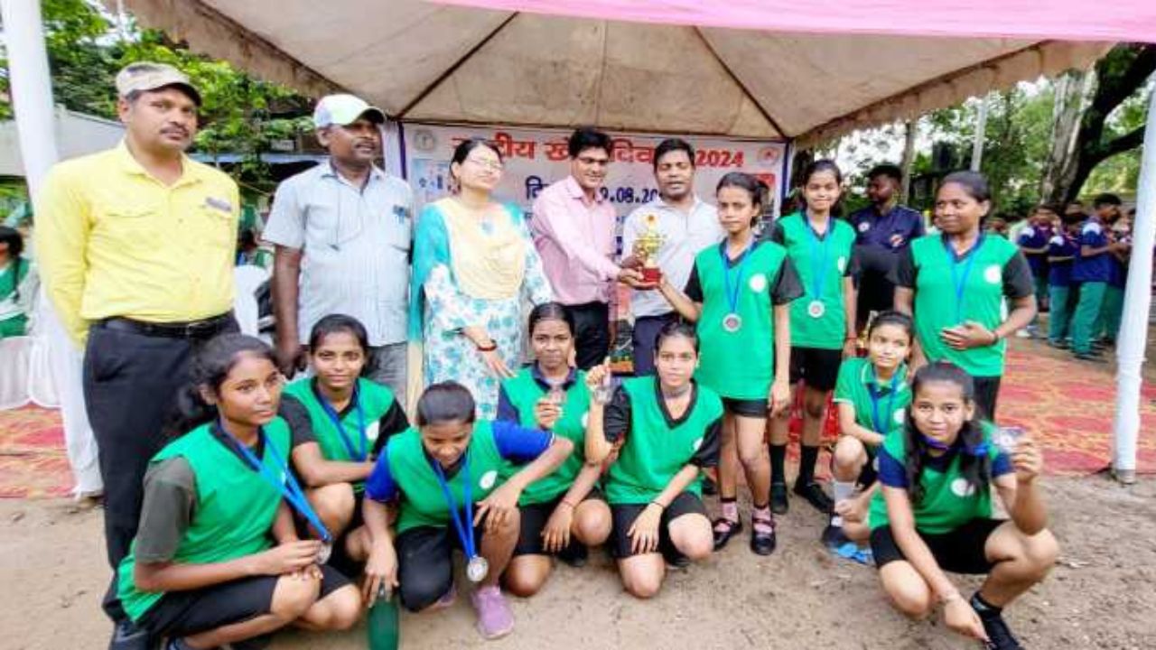 District level sports competitions organized in Ramgarh on National Sports Day, Gandhi School showed strength