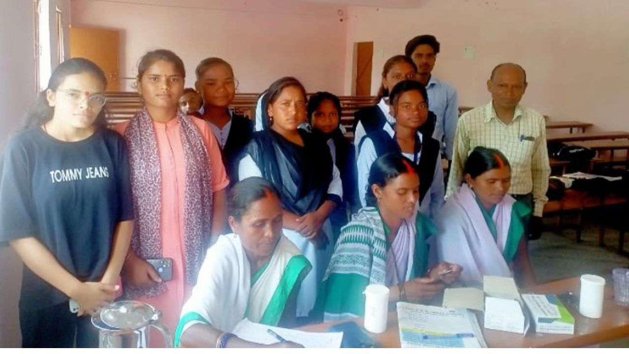 Filariasis medicine given to students in Karnapura College