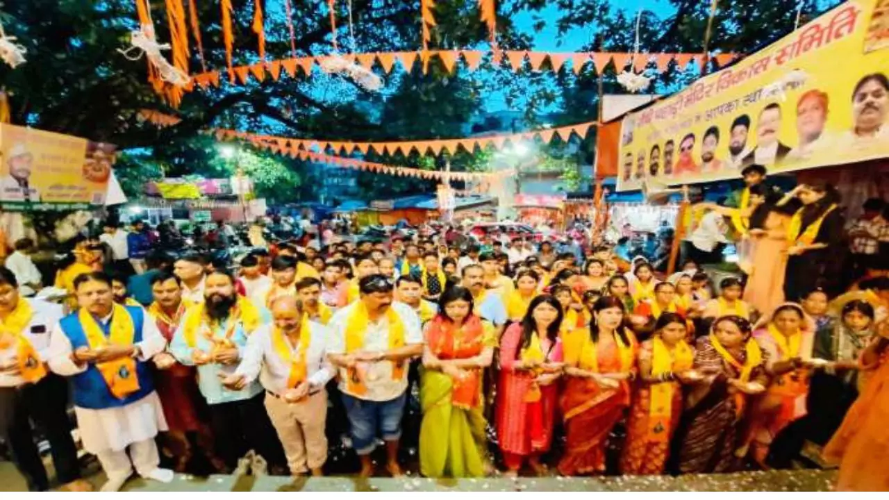 Grand evening Maha Aarti in the hill temple on the last Monday of Shravan month.