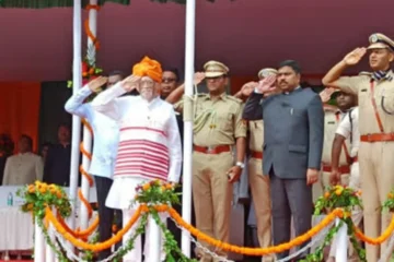 Independence Day 2024 Jharkhand Governor Santosh Kumar Gangwar hoisted the flag in Dumka, paid tribute to the brave sons