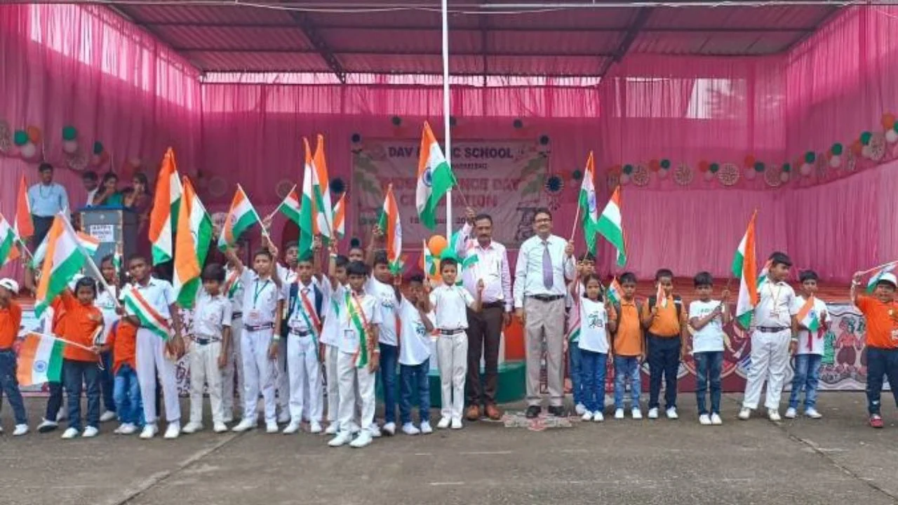 Independence Day celebrated with pomp in DAV Urimari