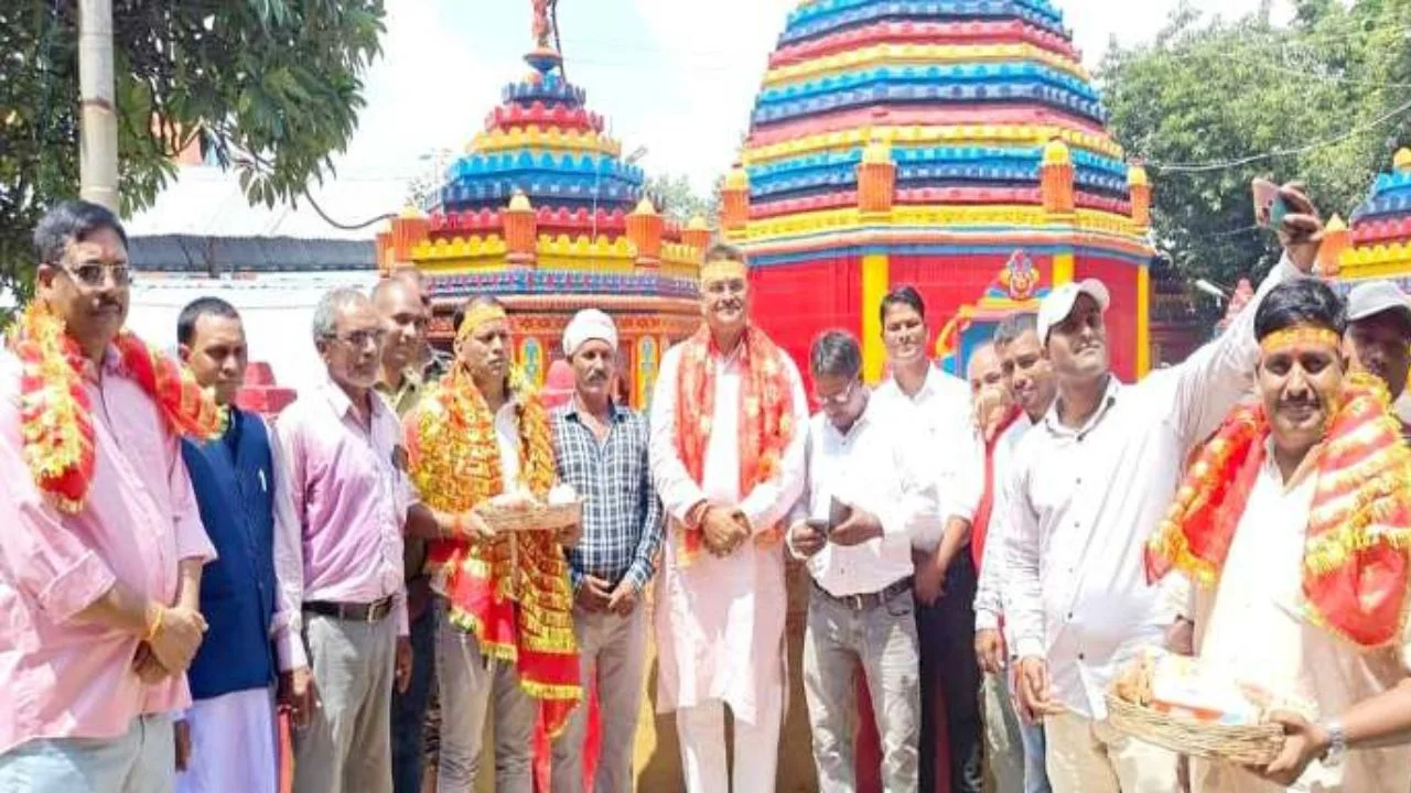 MP Manish Jaiswal offered prayers at Rajrappa Maa Chhinnamastika temple