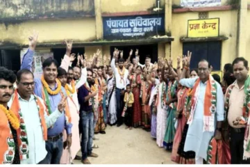 Ramgarh Congress's meeting concluded, a large number of people joined the party in Saunda Basti.