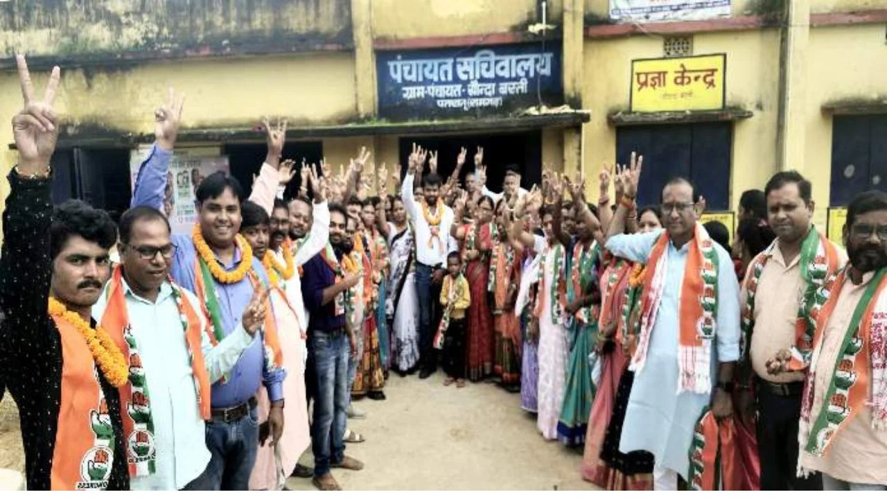 Ramgarh Congress's meeting concluded, a large number of people joined the party in Saunda Basti.