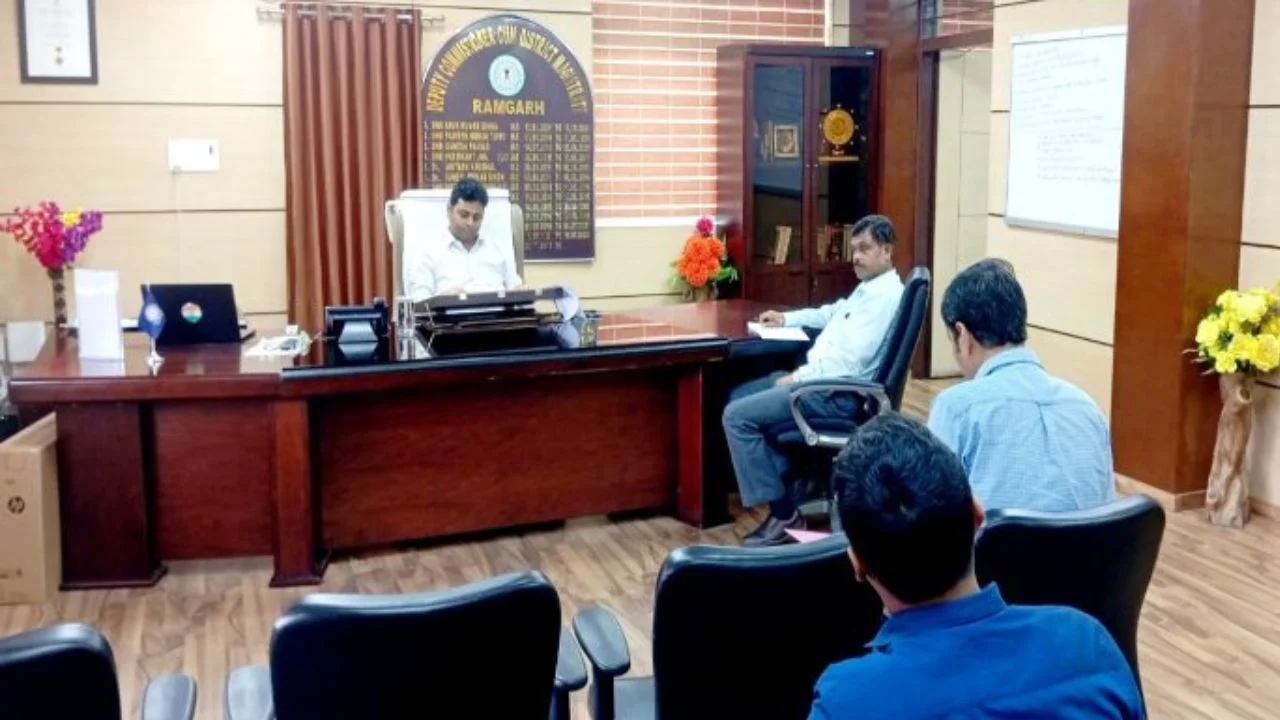 Ramgarh Deputy Commissioner reviewed the work of Labor Superintendent's office, gave important instructions