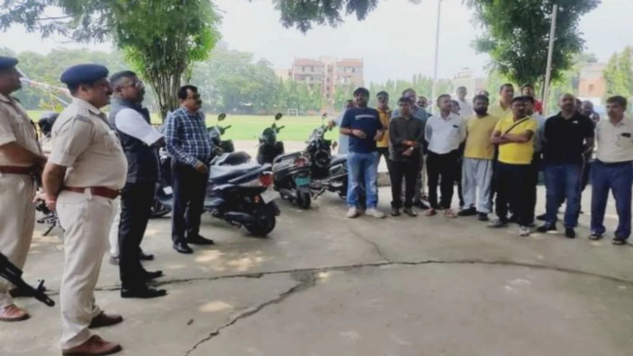 Special campaign against driving by school children in Dhanbad, 16 vehicles seized