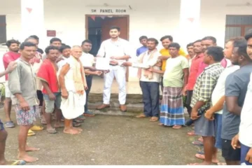 Villagers face huge problems due to water logging in rail underpass of Sidhwar, demand for permanent solution