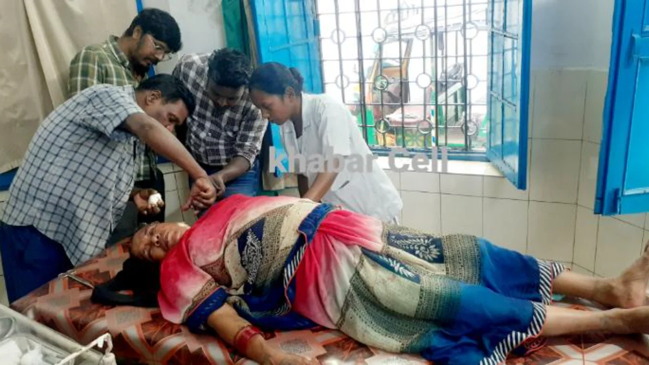 Bike-auto collision in Bhurkunda, three injured including woman