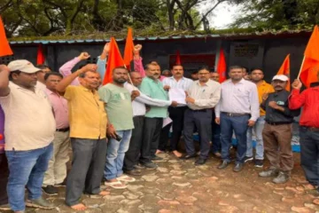 CCL Colliery Employees Union demonstrated at Barka-Syal GM office with 17 point demands