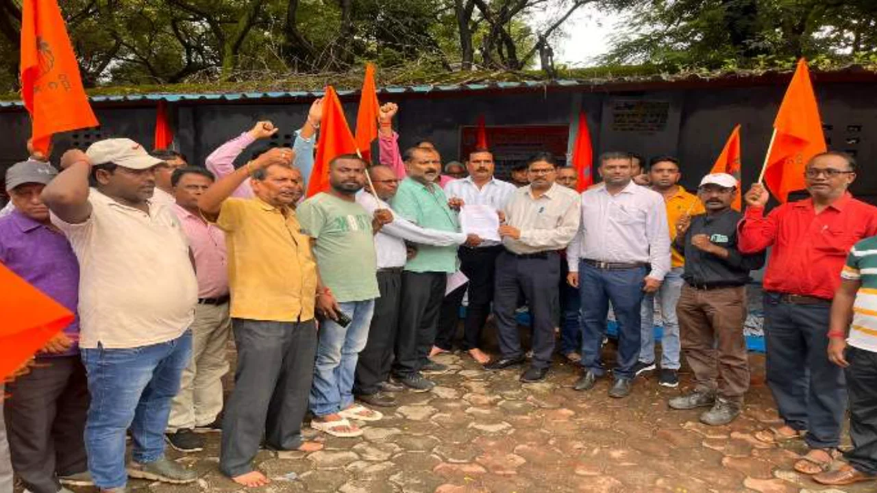 CCL Colliery Employees Union demonstrated at Barka-Syal GM office with 17 point demands