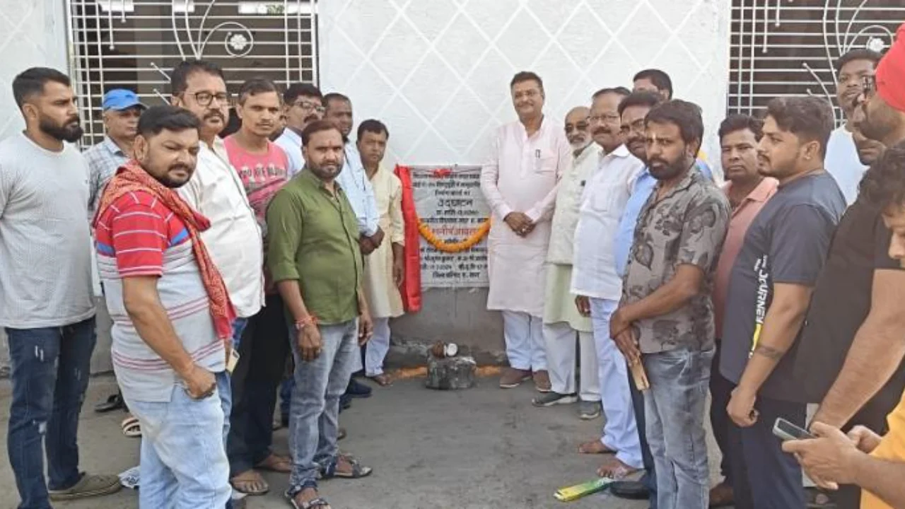 Community hall inaugurated in Hazaribagh Vishnupuri, MP Manish Jaiswal unveiled the stone slab