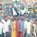 Congress burnt effigies of Navneet Bittu and Sanjay Gaikwad