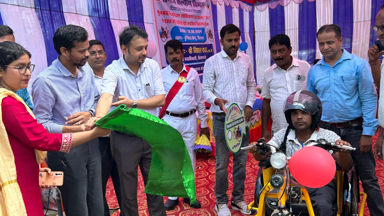 Distribution of free battery operated tricycles to 42 beneficiaries in Kishanganj