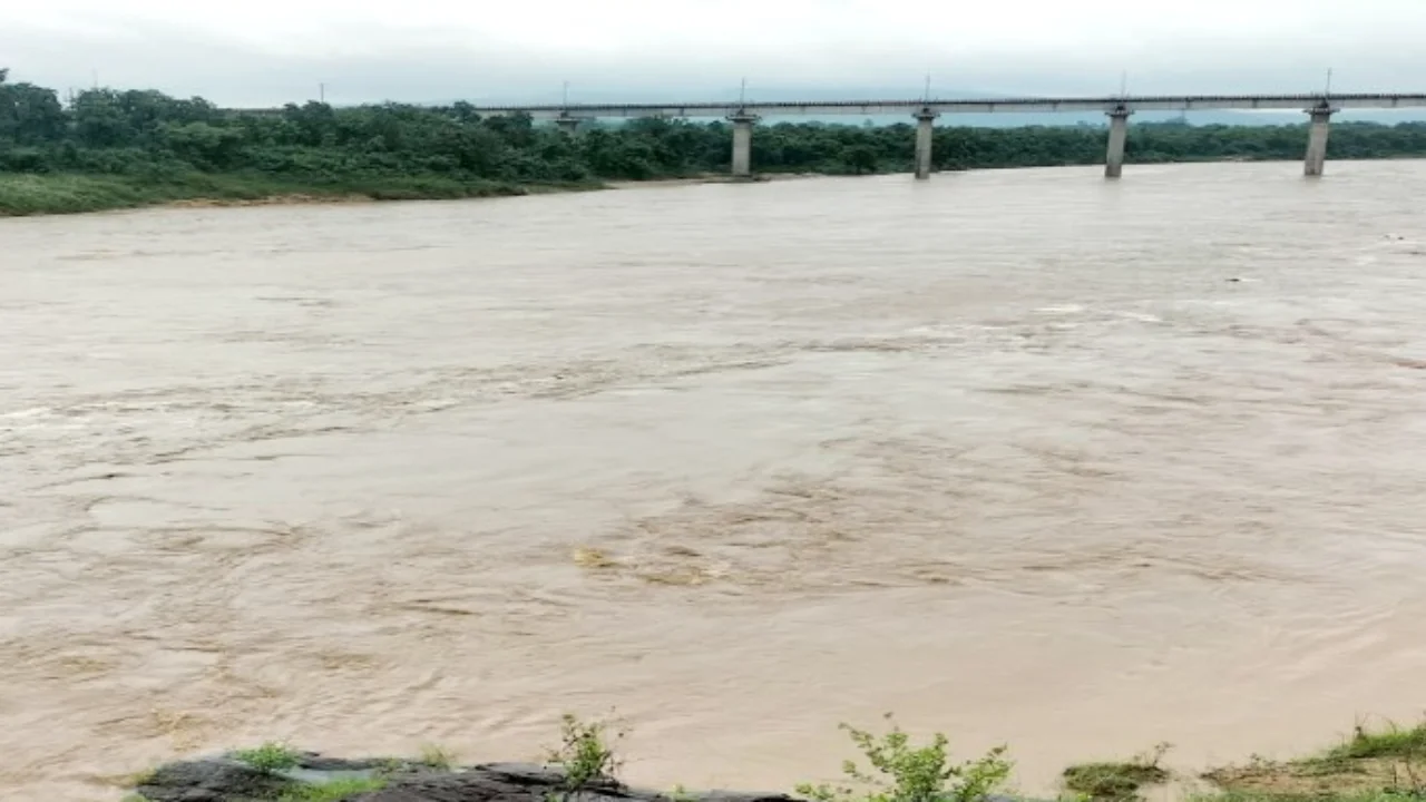 Due to increase in the water level of Patratu Dam, gates were opened, alert issued in low lying areas