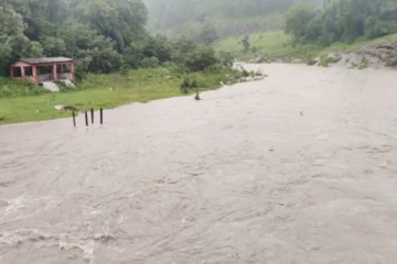 Impact of cyclone from Bay of Bengal, heavy rains and normal life disrupted in many areas of Jharkhand