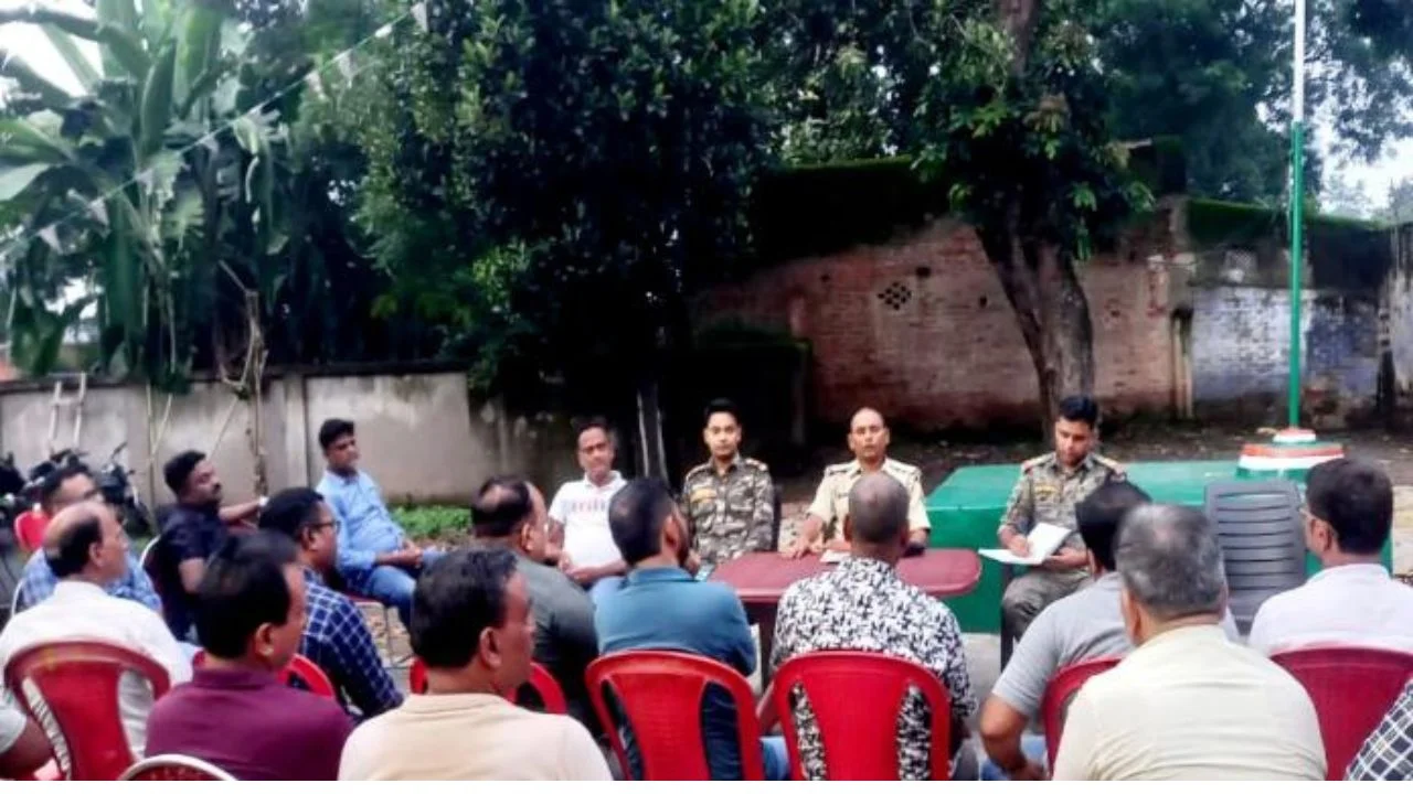 Meeting of police and shopkeepers on traffic jam and security arrangements in Bhurkunda market