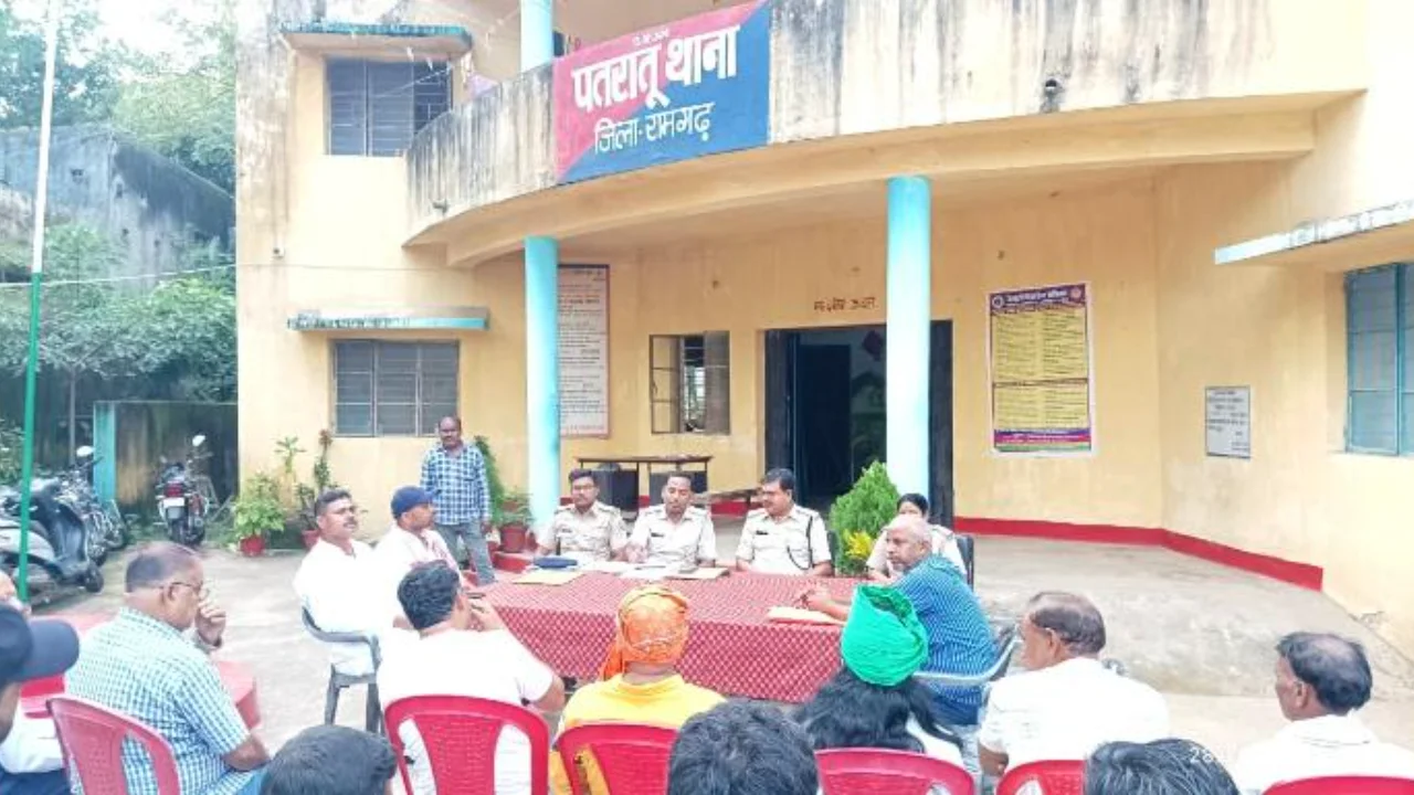 Peace committee meeting regarding Durga Puja in Patratu police station, emphasis on security and traffic management