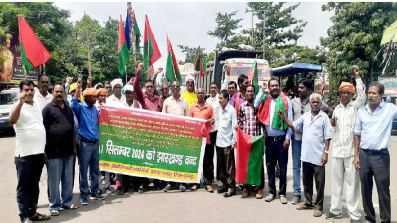 Protest and road jam of Jharkhand Agitator Sangharsh Morcha in Ramgarh