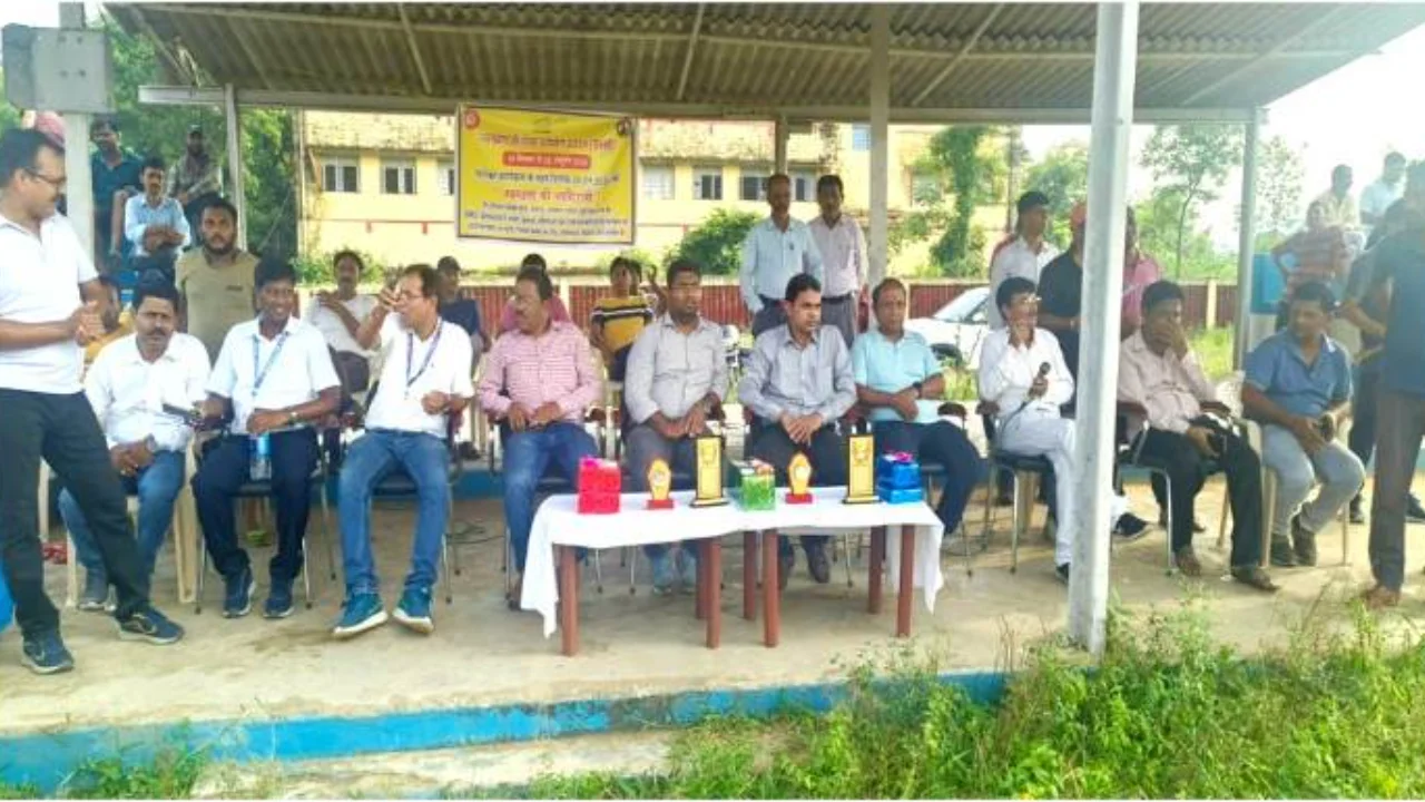 Sports competition organized to promote the importance of cleanliness in Patratu Railway