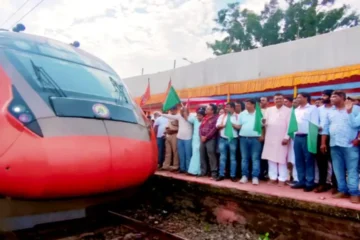 Tatanagar-Patna Vande Bharat Express received grand welcome in Barkakana