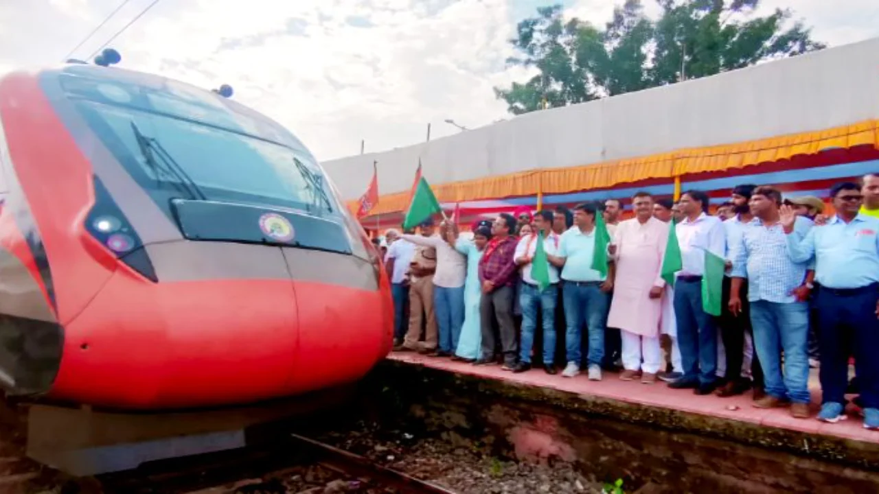 Tatanagar-Patna Vande Bharat Express received grand welcome in Barkakana