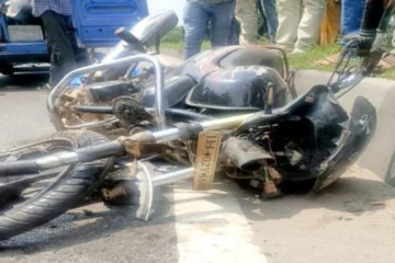 Three youths died in a road accident, angry people blocked NH 33