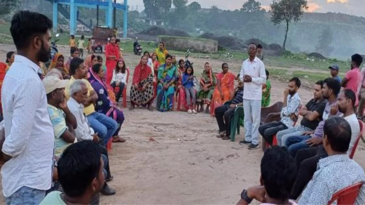 bhurakunda thana maidaan bachaav samiti meeting, people gathered for conservation and cleanliness