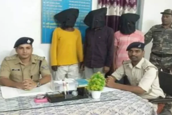 506 grams of opium recovered from a passenger bus coming to Gumla from Chhattisgarh, three arrested