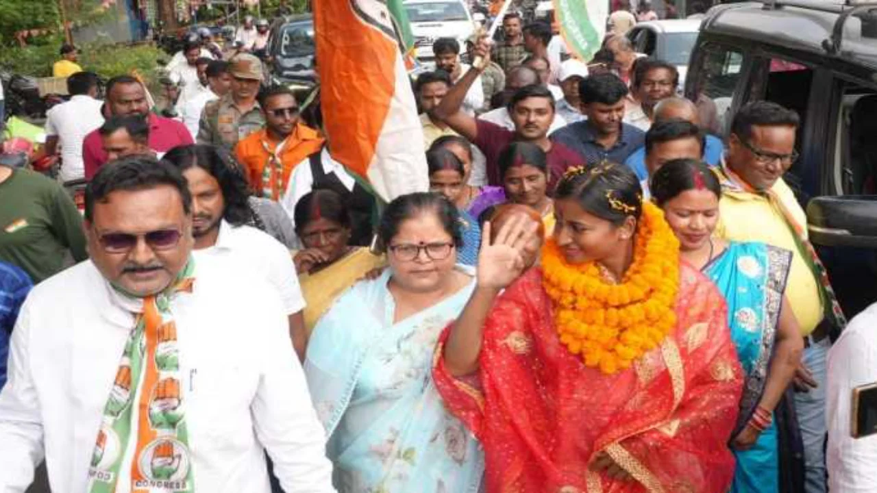 Congress candidate from Barkagaon assembly constituency Amba Prasad's election tour in coalfields