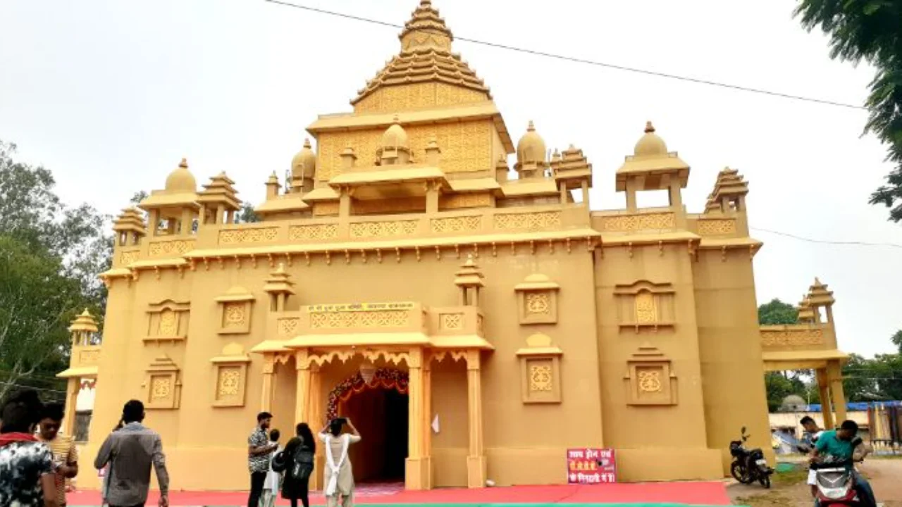 Decoration of pandals completed on Shashti of Shardiya Navratri, Ghutuwa's pandal will give a glimpse of Akshardham temple