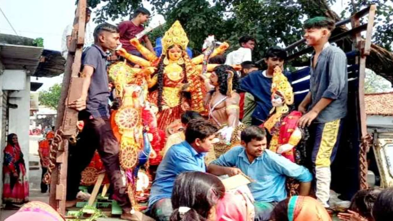 Immersion of Maa Durga took place with great pomp in Ramgarh, devotees bid farewell with tearful eyes