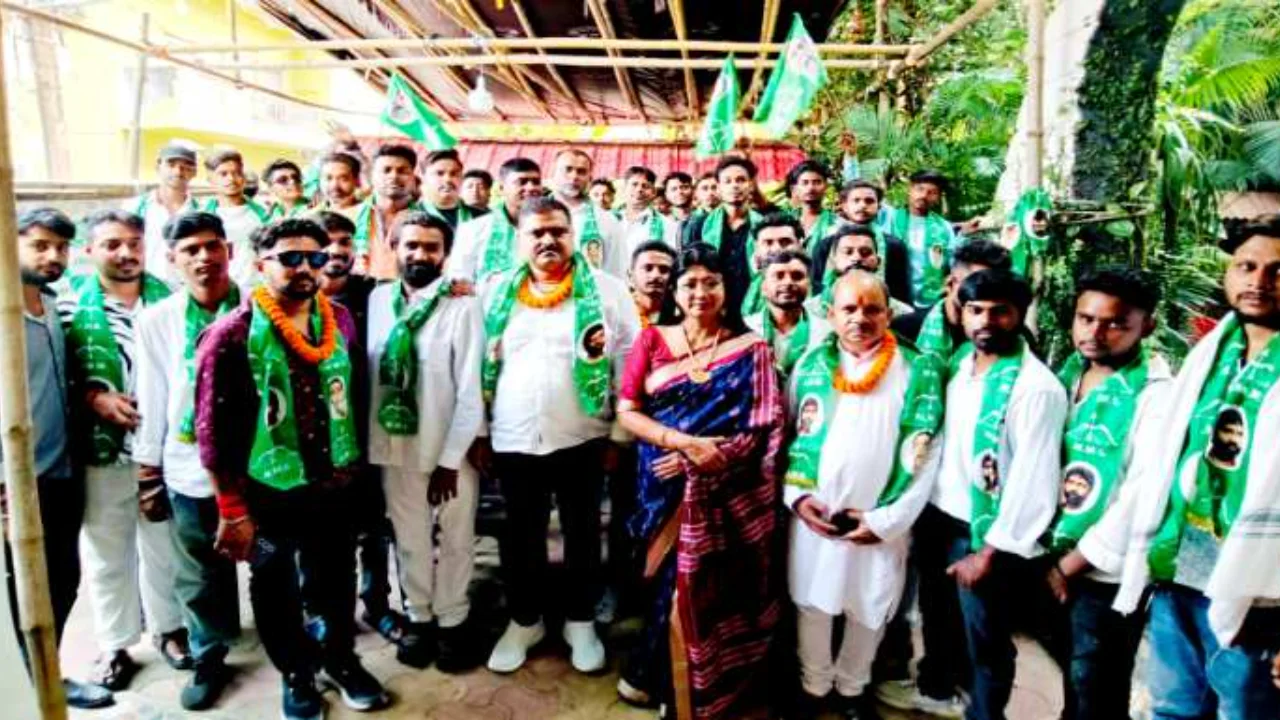 Increasing participation of youth in Jharkhand Mukti Morcha, Mahua Maji welcomed