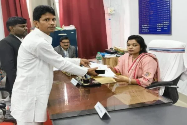 Independent candidate of Barkagaon Assembly Sohar Mahato filed nomination