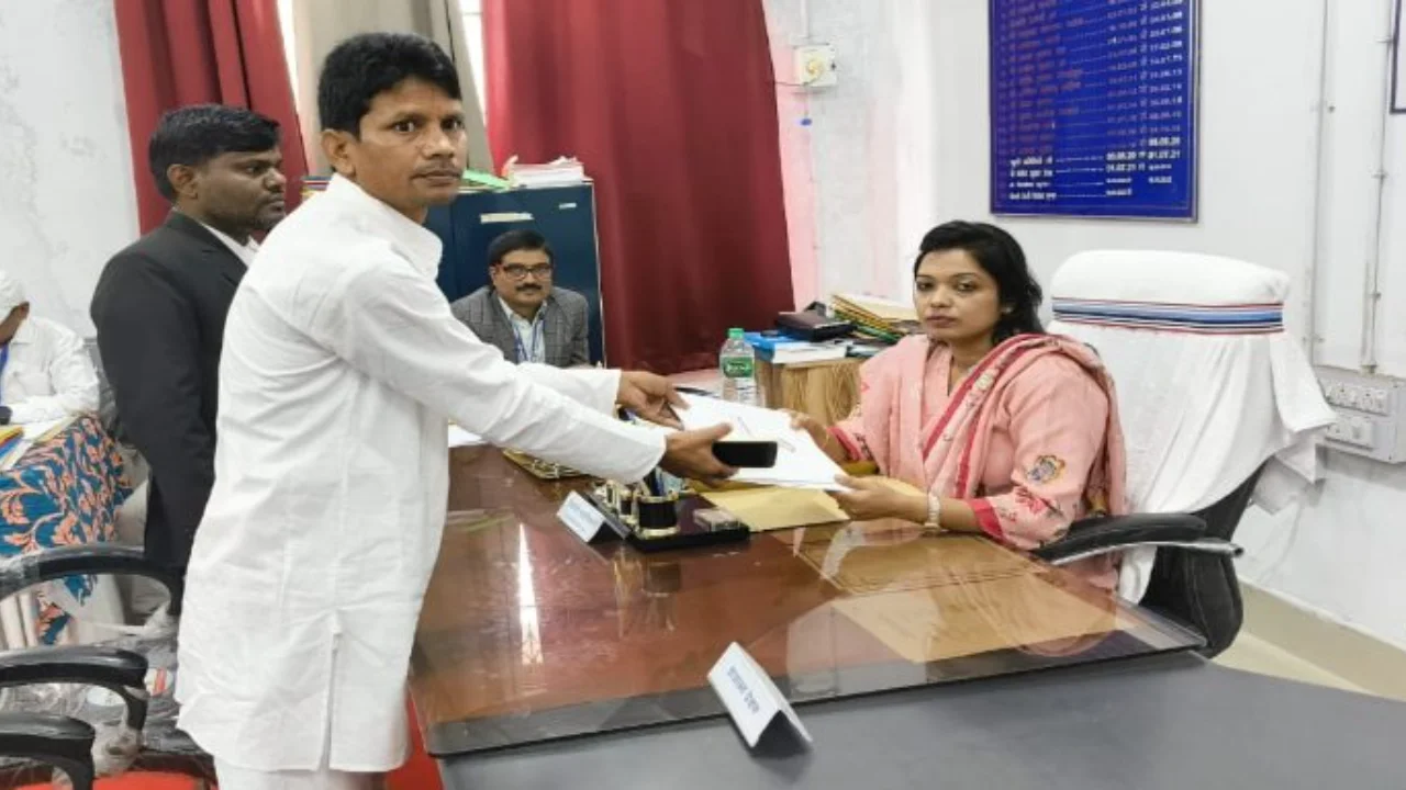 Independent candidate of Barkagaon Assembly Sohar Mahato filed nomination