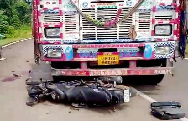 Keredari Two youths died in collision between truck and bike