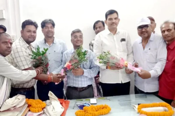 New project officer Rakesh Kumar Satyarthi takes charge at Bhurkunda Colliery.