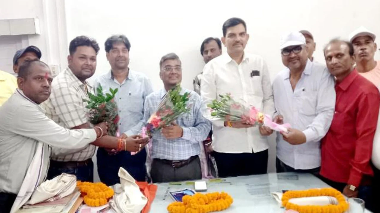 New project officer Rakesh Kumar Satyarthi takes charge at Bhurkunda Colliery.