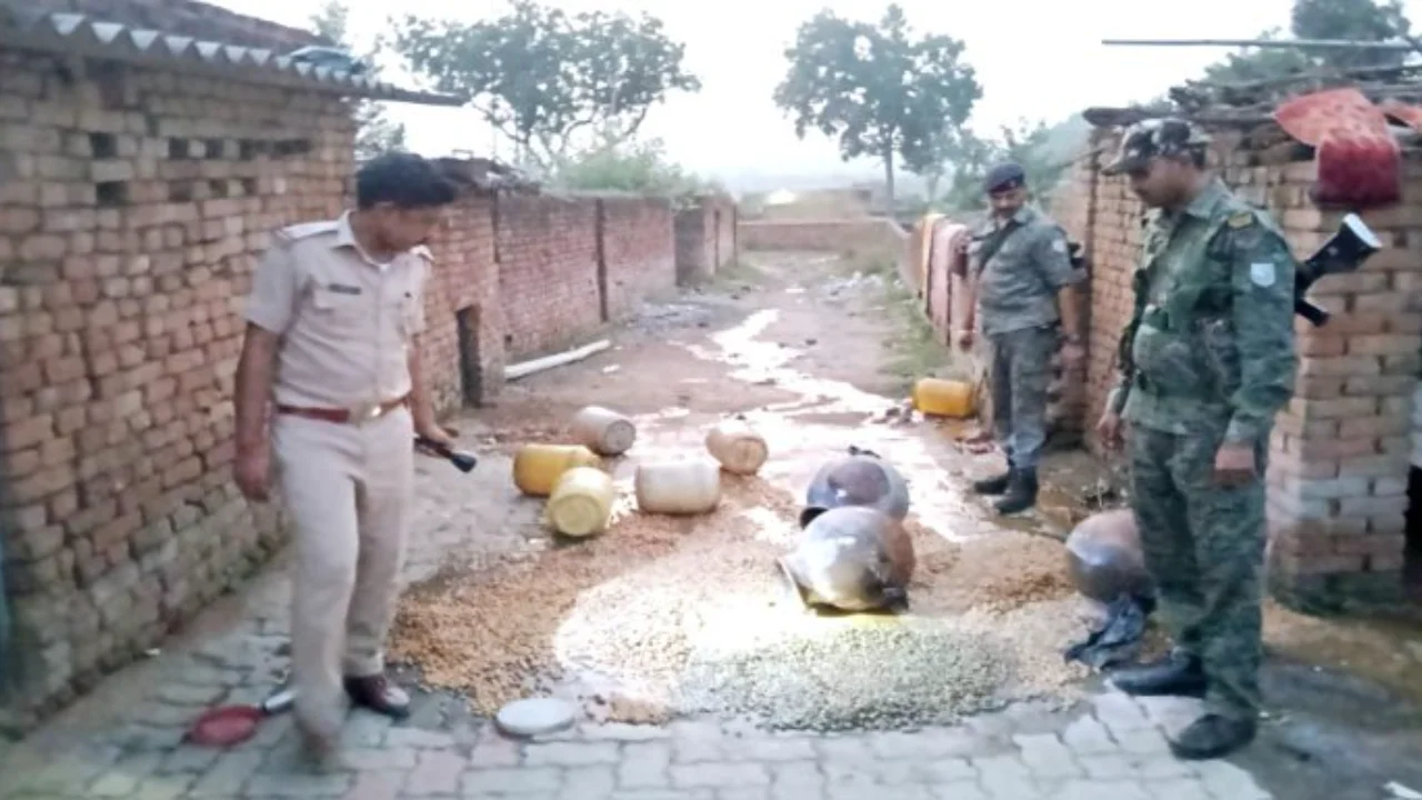 Ramgarh Police's intensive campaign on illegal liquor, 5,530 kg Java Mahua and Mahua liquor seized