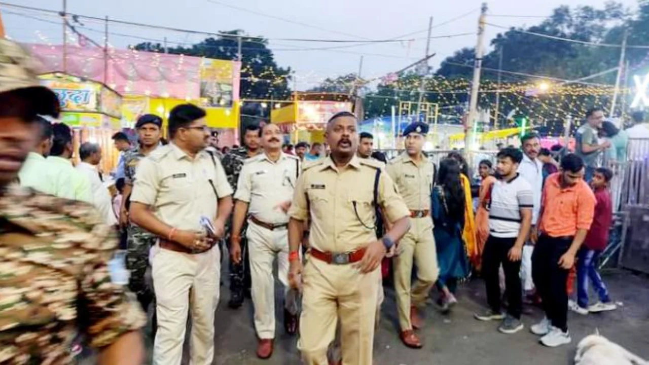 Tight security arrangements on Durga Puja in Dhanbad, police flag march led by SSP