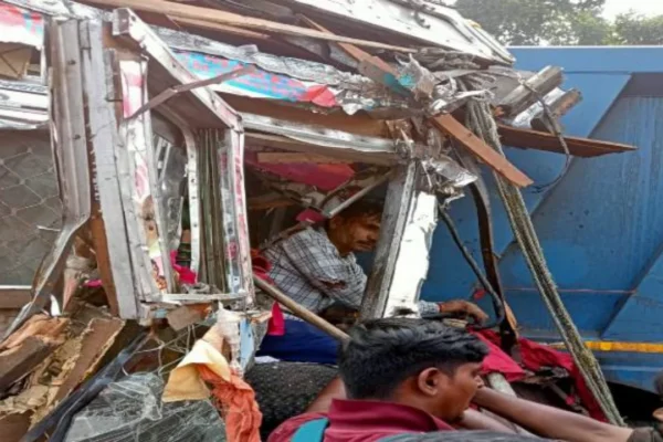 Truck and highway collide on Barkagaon main road, one dead, two injured