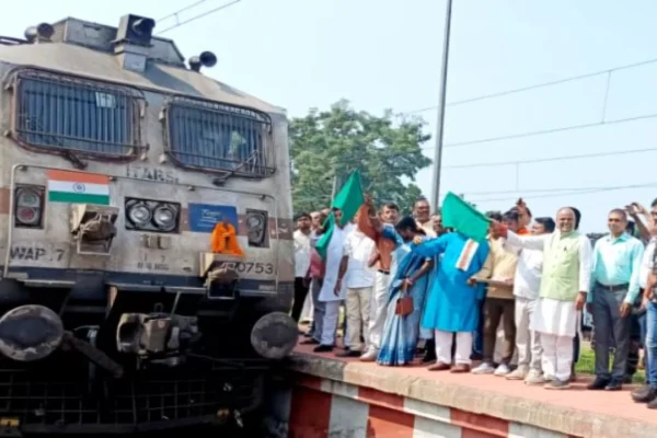 Two-minute stoppage of Shaktipunj Express begins at McCluskieganj railway station