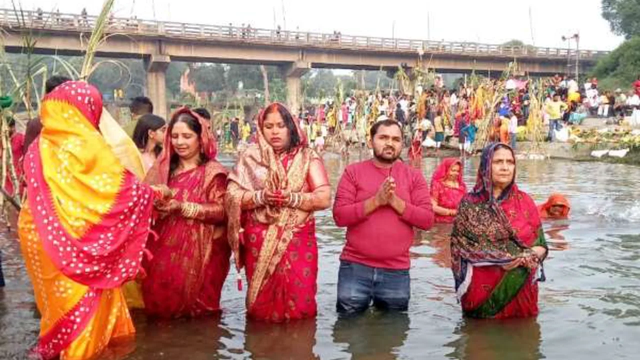 Arghya to the setting sun at Nalkari river ghat of Bhurkunda