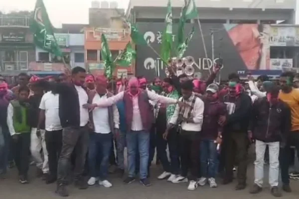 Bokaro JMM takes out victory procession on Yogendra Prasad Mahto's historic victory