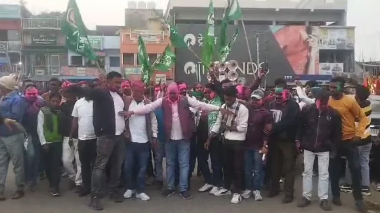 Bokaro JMM takes out victory procession on Yogendra Prasad Mahto's historic victory