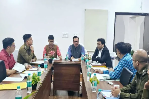 Election-observers-reviewed-preparations-for-Ramgarh-assembly-elections-in-the-meeting