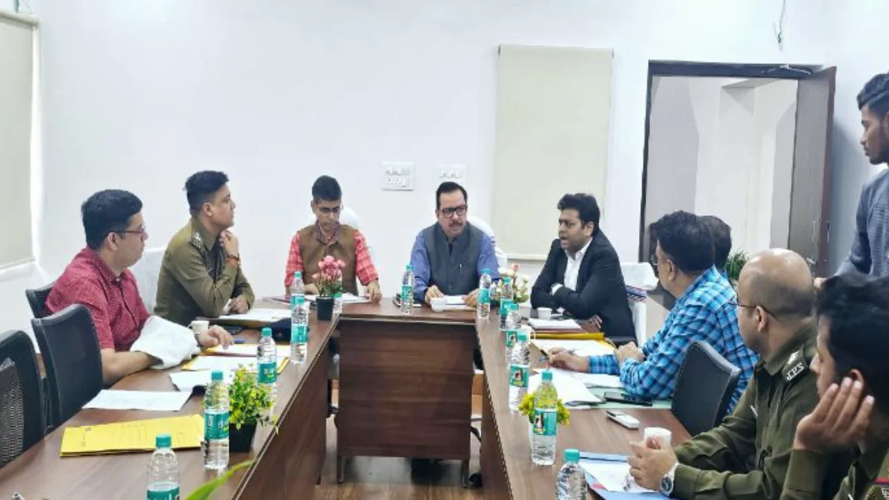 Election-observers-reviewed-preparations-for-Ramgarh-assembly-elections-in-the-meeting